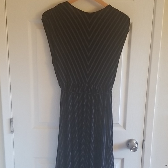 Sleeveless asymmetrical stripe high low dress - Picture 3 of 3